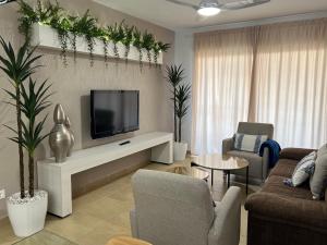 Telewizja i/lub zestaw kina domowego w obiekcie Apartamento Nemingzhen Tarifa