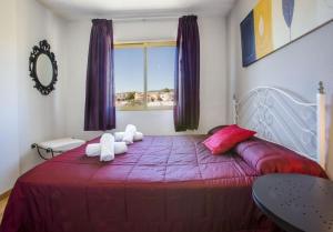 Posteľ alebo postele v izbe v ubytovaní Apartamentos Mare Nostrum 8-5º-E + 3 fotografie