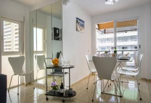 A television and/or entertainment centre at Apartamentos President 3ºD