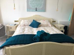 Postel nebo postele na pokoji v ubytování Lazy Waves Boutique B&B
