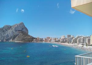a view of a beach with a city and buildings at Apartamentos Ifach-3 (5º-29) in Calpe