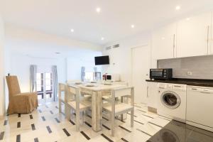 Kuchyňa alebo kuchynka v ubytovaní Atarazanas FreshApartments