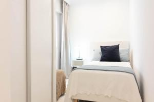 Posteľ alebo postele v izbe v ubytovaní Atarazanas FreshApartments
