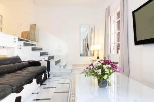 Televízia a/alebo spoločenská miestnosť v ubytovaní Atarazanas FreshApartments