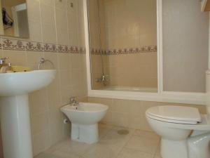 Kúpeľňa v ubytovaní Apartamentos APOLO16 (I-15º-70)