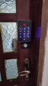 a close up of a door with a remote control at Hostel FreeDive Inn in Morro de São Paulo