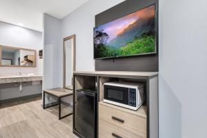 TV a/nebo společenská místnost v ubytování El Delfín Lodge