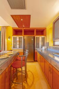 A kitchen or kitchenette at VESTA - El Gouna Residence