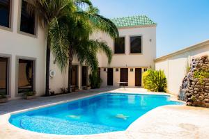 a swimming pool in front of a house at Hotel Brio Inn in Ciudad Victoria