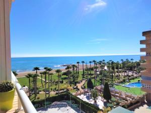 desde el balcón de un complejo con vistas a la playa en ACV - Cala Blanca II - 1ª linea planta 5 sur, en El Borseral