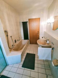 Ένα μπάνιο στο Ferienwohnung im schönen Holsteiner Auenland