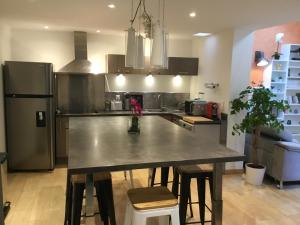 Η κουζίνα ή μικρή κουζίνα στο Duplex moderne au Palais des Papes +4 φωτογραφίες