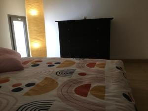 Ένα ή περισσότερα κρεβάτια σε δωμάτιο στο Duplex moderne au Palais des Papes