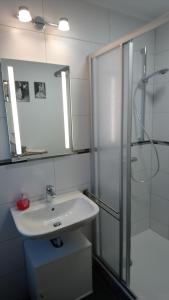 Koupelna v ubytování Ferienhaus EifelPur + 32 fotografií