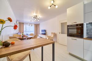 Η κουζίνα ή μικρή κουζίνα στο Premium center apartment in Grand Karavel +21 φωτογραφίες