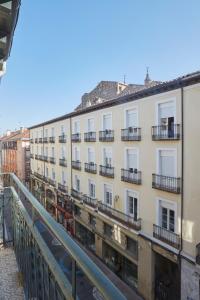 Foto dalla galleria di Apartamentos Abastos a Logroño