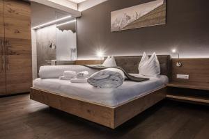 מיטה או מיטות בחדר ב-Landhotel Stockerwirt