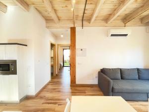 A seating area at Apartamentos Biopasivos Living Pura Madera