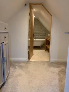 Gallery image of Upstairs river apartment in Gloucester