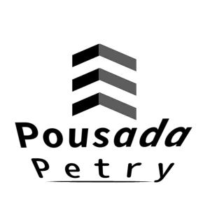 un logotipo para la empresa del pueblo real en Pousada Petry, en Gramado