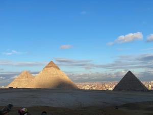 vistas a las pirámides de Giba y a la ciudad en 3 Pyramids View Inn en El Cairo