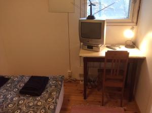a room with a desk with a computer and a chair at Hiekkaranta Bed & Breakfast in Kuortane