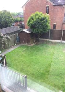 Taman di luar 6 Bedroom House For Corporate Stays in Corby Suitable for Nightshift Workers