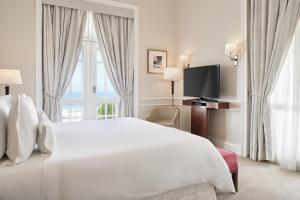 Телевизор и/или развлекательный центр в Copacabana Palace, A Belmond Hotel, Rio de Janeiro
