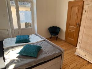 Ein Bett oder Betten in einem Zimmer der Unterkunft Weingut Gästehaus Bach