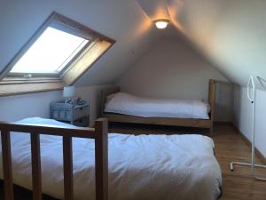 Giường trong phòng chung tại De Reynaarthoeve