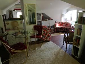 Istumisnurk majutusasutuses Apartman Lora