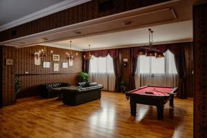 Biliár nebo kulečník v ubytování Hotel Chopin Business&SPA