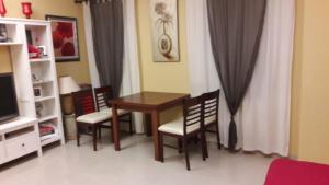 Zdjęcie z galerii obiektu Apartamento de 2 habitaciones en Fuengirola Málaga w mieście Fuengirola