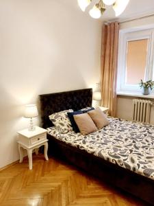 En eller flere senge i et værelse på Corner Apartament Piłsudskiego - 5 min od Dworca Głównego - Main Railway Station