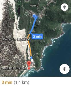 una mappa di una strada con linea blu e arancione di Moradas Recanto da Joaquina a Florianópolis