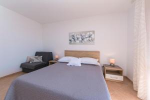 Postel nebo postele na pokoji v ubytování Seaview Center House Brela