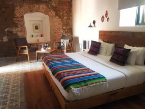 A bed or beds in a room at Santa Josefita B&B