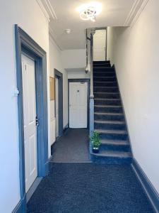 Chichester Townhouse (Large 8 bedroom Townhouse)