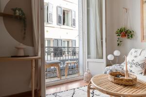 Posezení v ubytování Appartement 1er étage piéton Place de la Pierre + 35 fotografií