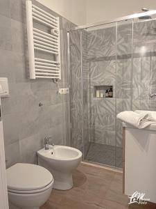 a bathroom with a shower and a toilet and a sink at La Maison Fois - Appartamento Quartucciu in Quartucciu