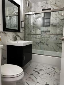 Ванна кімната в Vakb Apartments