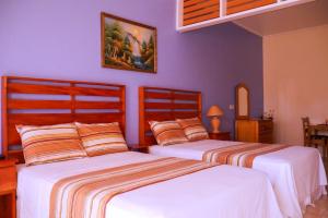 A bed or beds in a room at Cedar Palm Villa
