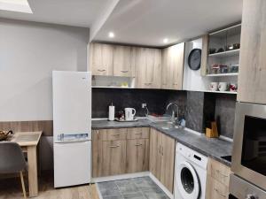 Dapur atau dapur kecil di Apartment Anelia 1