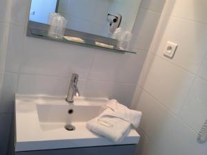 Bagno di Hôtel Les Corps Saints