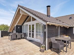 Gallery image of 8 person holiday home in Hemmet in Falen