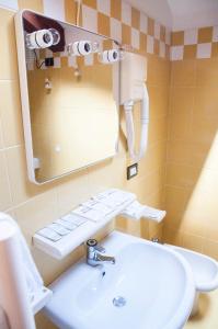 A bathroom at Hotel Vallée De Cogne