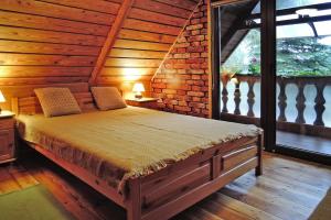 Posteľ alebo postele v izbe v ubytovaní Detached cottage with a large garden, 200m from the lake, Bogacko-ex TUI