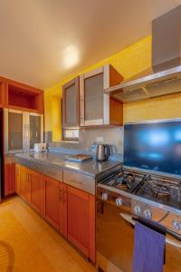 A kitchen or kitchenette at VESTA - El Gouna Residence