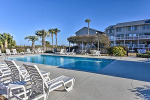 Πισίνα στο ή κοντά στο Relaxing Harbor Island Condo Walk to the Beach!