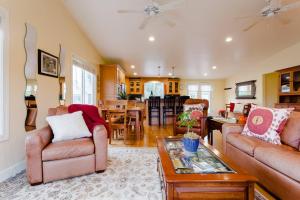 a living room with two couches and a table at Sonoma Wine Country Bungalow in Sonoma